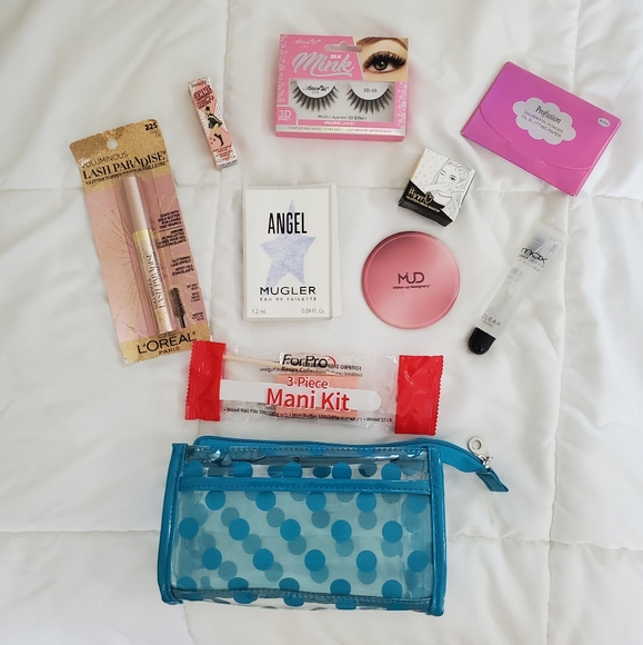 Benefit Other - Beginner makeup kit